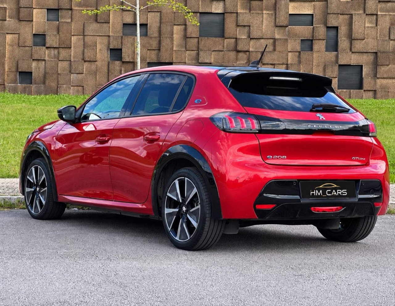 Peugeot e-208 GT